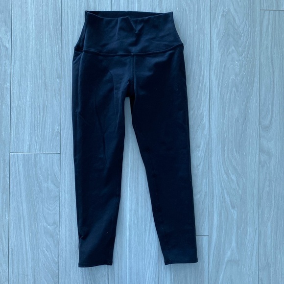 ALO Yoga Pants - Alo Crop Legging